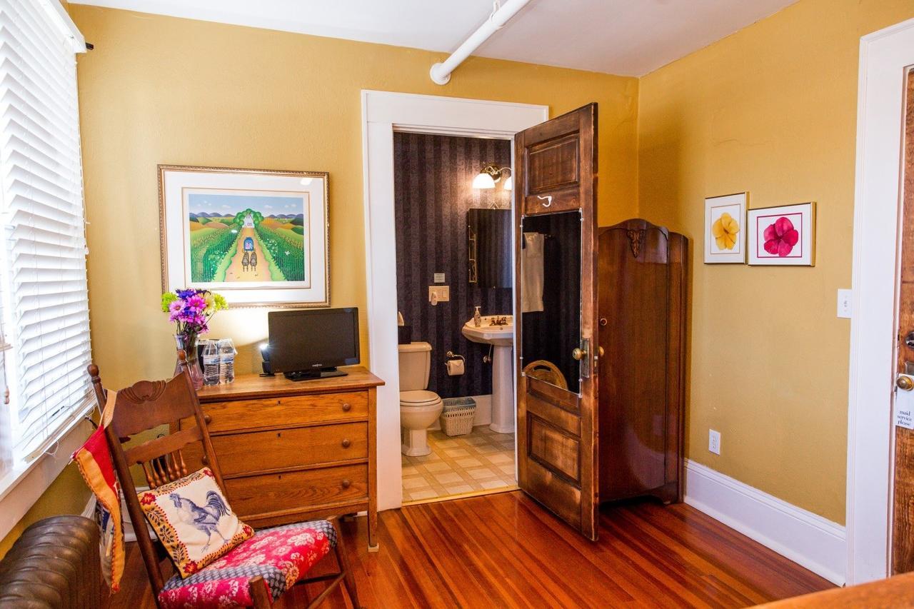 헨더슨빌 The Henderson B&B 외부 사진