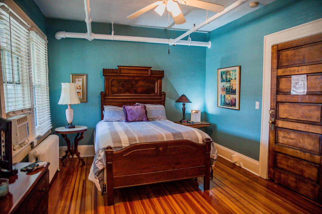 헨더슨빌 The Henderson B&B 외부 사진