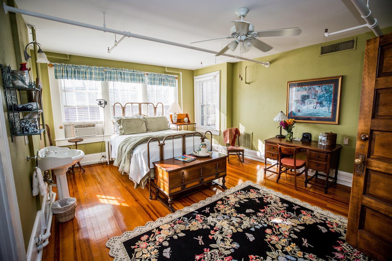 헨더슨빌 The Henderson B&B 외부 사진
